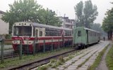 Die Triebwagen MBd1-133 Richtung Sztutowo und  MBxd2-212 Richtung Malbork Ka�dowo in Nowy Dw�r Gda�ski (Tiegenhof) am 08. September 1992