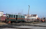 In Nowy Dw�r Gda�ski W�skotorowy (Tiegenhof Kleinbahnhof) werden am 13. M�rz 1998 Schienen manuell verladen
